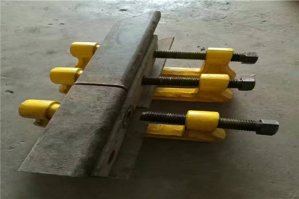 固定钢轨急救器